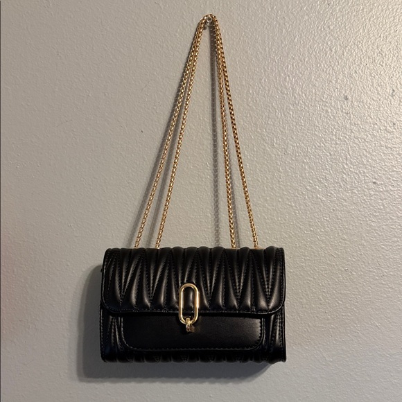 Handbags - Black Quilted Chain Shoulder Bag